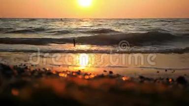 橙色神秘的日落在海上。 高清。 <strong>1920</strong>x1080